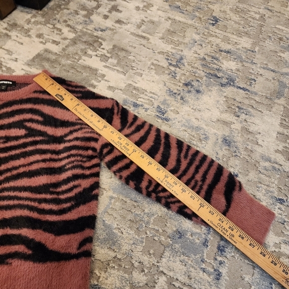 Express Fuzzy SOFT pink mauve/black zebra sweater. Women's size Large. - Picture 13 of 15
